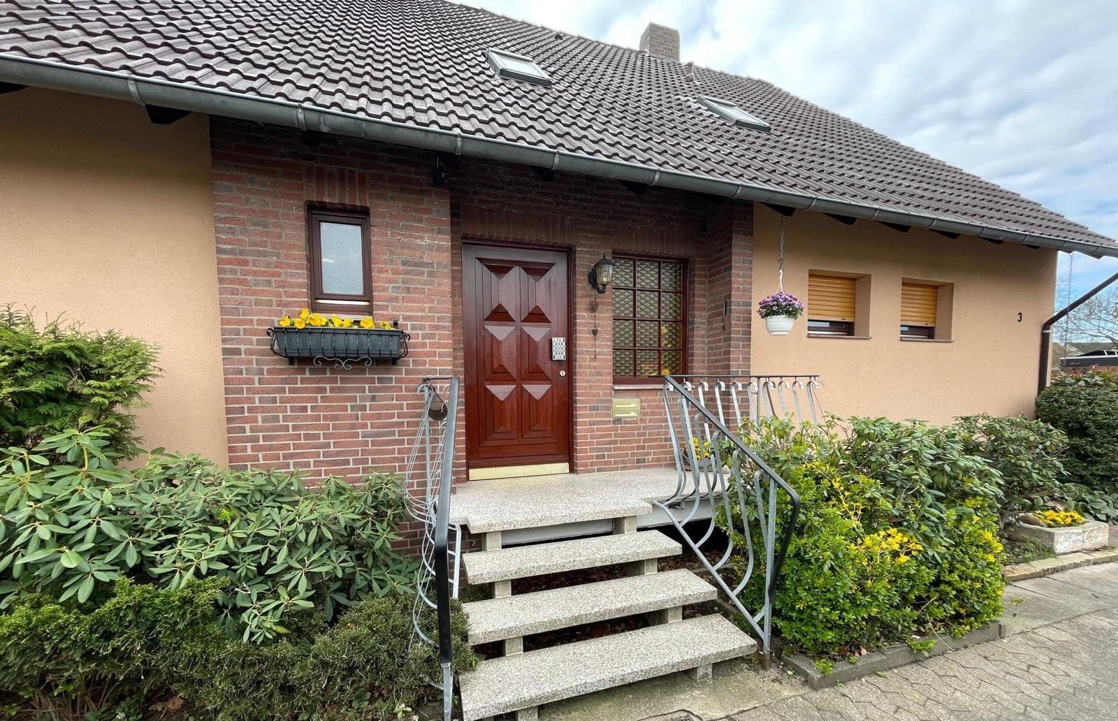 Predaj domu 210 m², pozemek 916 m², Uetze, Dolné Sasko Predaj domu 210 m², pozemek 916 m², Uetze, Dolné Sasko
