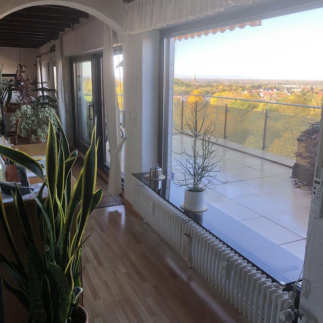 Prenájom bytu 4-izbový 196 m², Baden-Baden, Bádensko-Wurttembersko Prenájom bytu 4-izbový 196 m², Baden-Baden, Bádensko-Wurttembersko