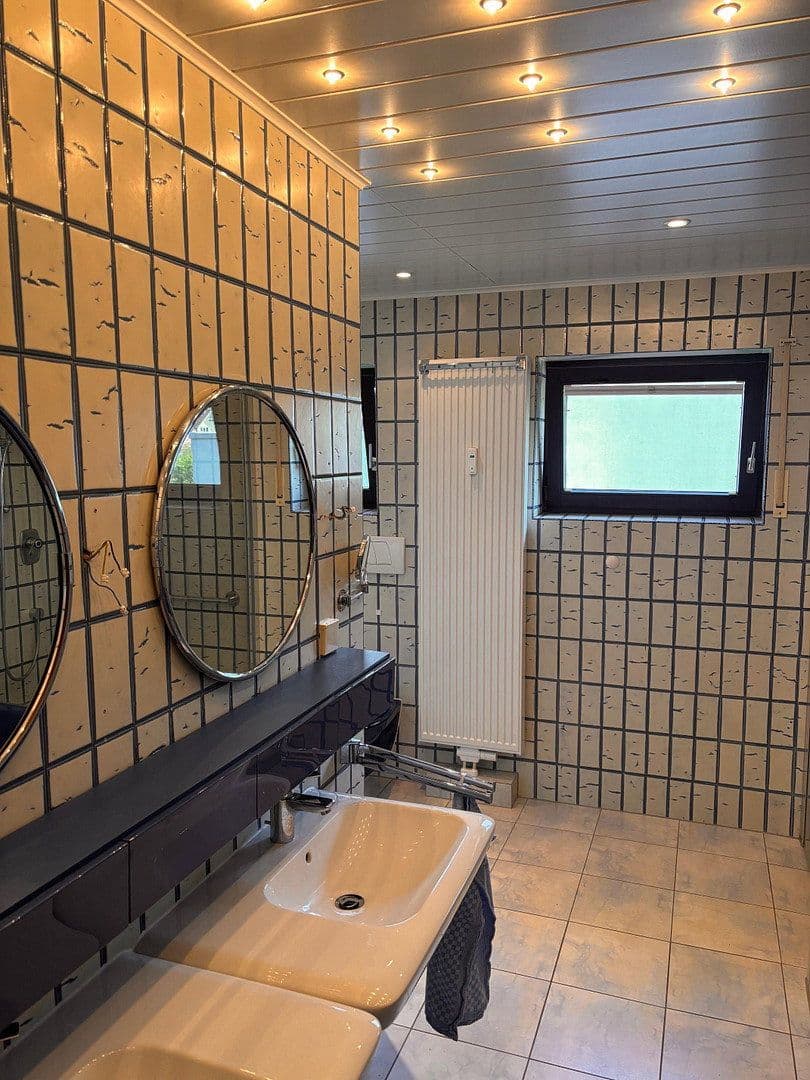 Prenájom bytu 4-izbový 196 m², Baden-Baden, Bádensko-Wurttembersko Prenájom bytu 4-izbový 196 m², Baden-Baden, Bádensko-Wurttembersko