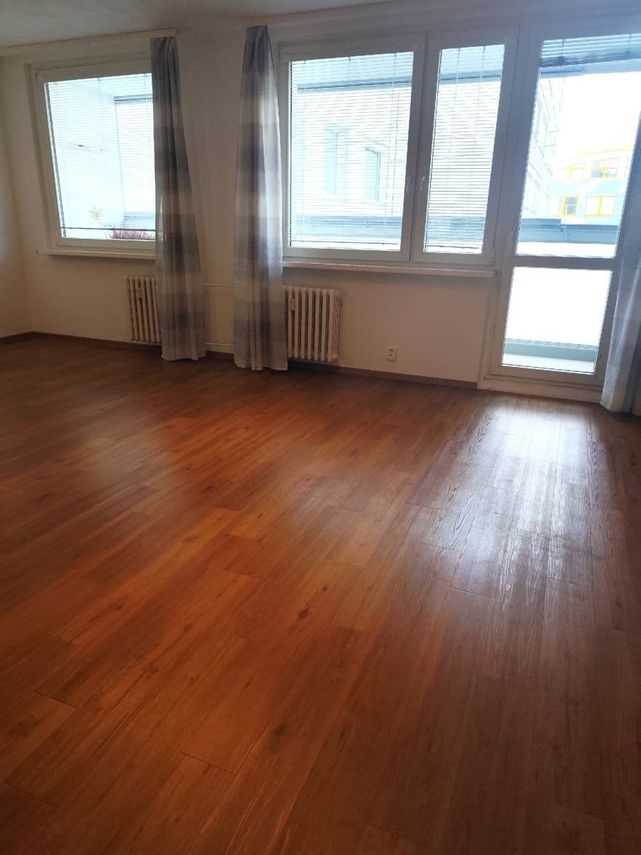 Prenájom bytu 3-izbový 75 m², Ostravská, Praha, Praha Prenájom bytu 3-izbový 75 m², Ostravská, Praha, Praha