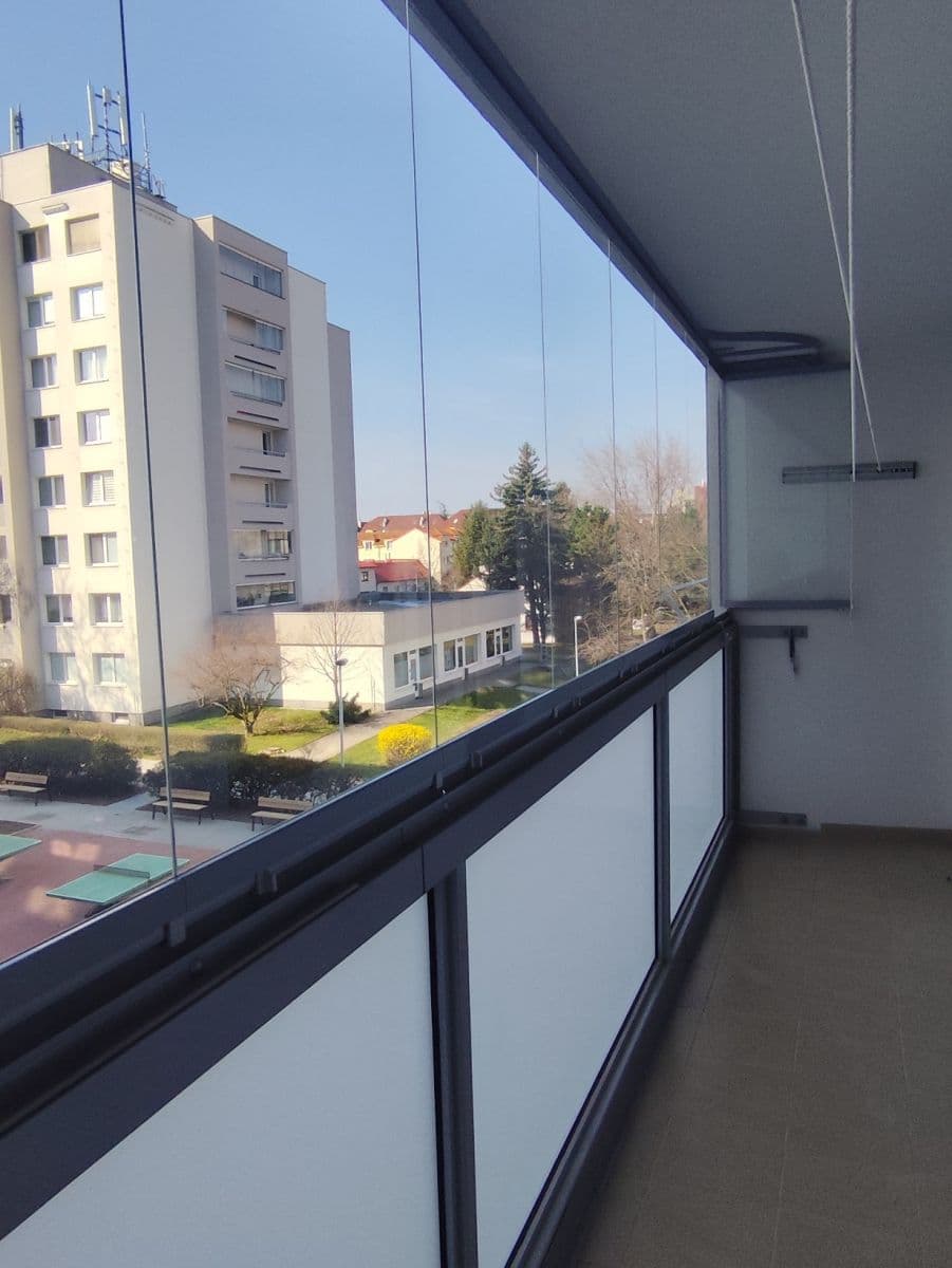 Prenájom bytu 3-izbový 75 m², Ostravská, Praha, Praha Prenájom bytu 3-izbový 75 m², Ostravská, Praha, Praha