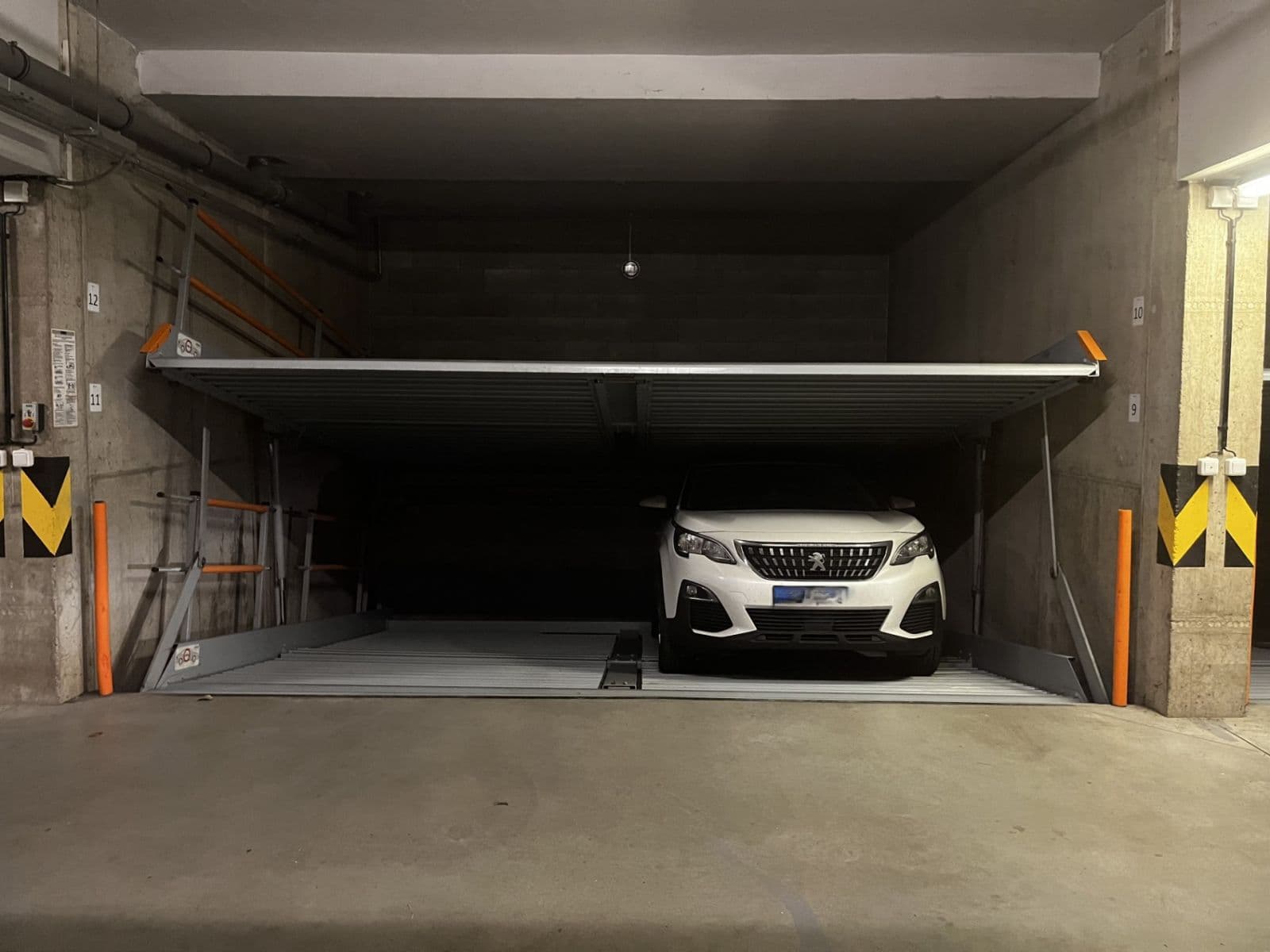 Prenájom garáže 10 m², Františka Kadlece, Praha, Praha Prenájom garáže 10 m², Františka Kadlece, Praha, Praha