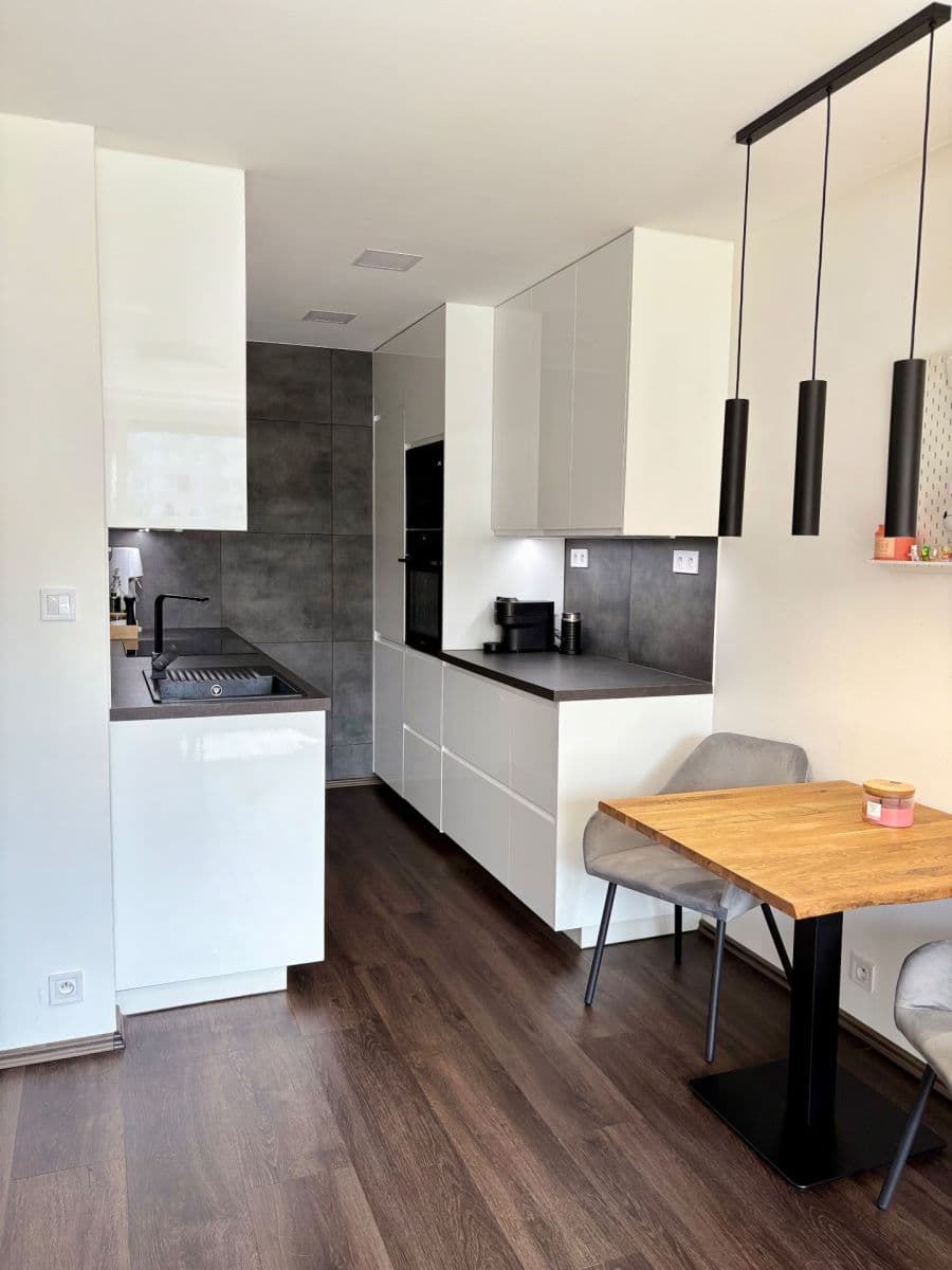Predaj bytu 2-izbový 43 m², Neapolská, Praha, Praha Predaj bytu 2-izbový 43 m², Neapolská, Praha, Praha