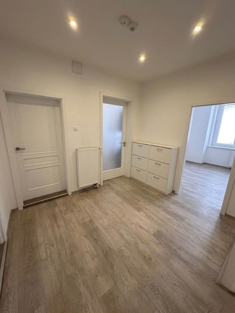 Predaj bytu 3-izbový 72 m², Na Zlatnici, Praha, Praha Predaj bytu 3-izbový 72 m², Na Zlatnici, Praha, Praha