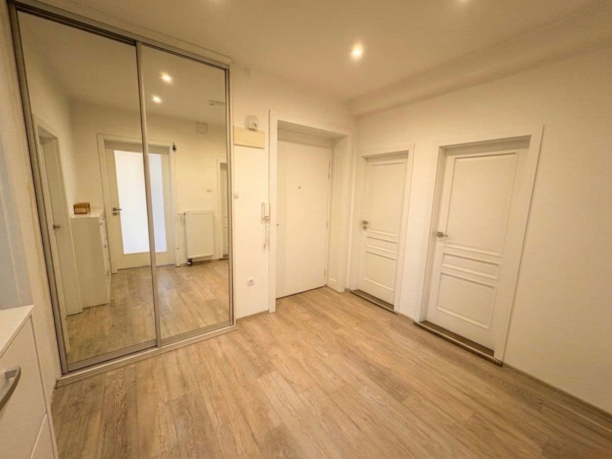 Predaj bytu 3-izbový 72 m², Na Zlatnici, Praha, Praha Predaj bytu 3-izbový 72 m², Na Zlatnici, Praha, Praha