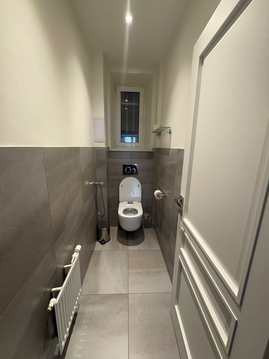 Predaj bytu 3-izbový 72 m², Na Zlatnici, Praha, Praha Predaj bytu 3-izbový 72 m², Na Zlatnici, Praha, Praha