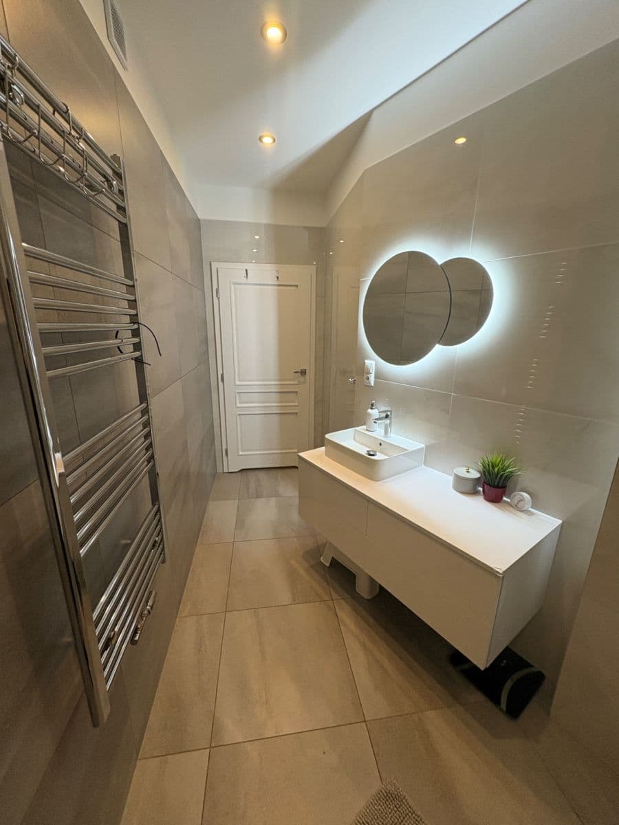 Predaj bytu 3-izbový 72 m², Na Zlatnici, Praha, Praha Predaj bytu 3-izbový 72 m², Na Zlatnici, Praha, Praha