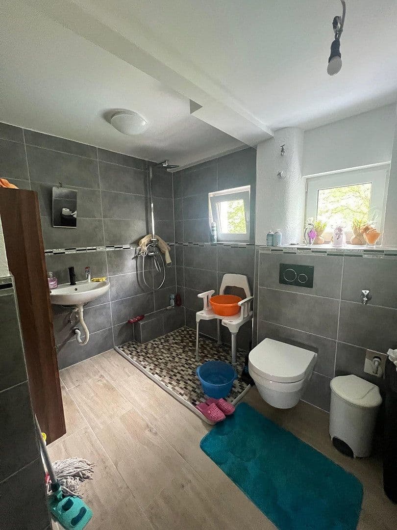 Predaj domu 350 m², pozemek 316 m², Im Stelle, Dettingen unter Teck, Bádensko-Wurttembersko Predaj domu 350 m², pozemek 316 m², Im Stelle, Dettingen unter Teck, Bádensko-Wurttembersko