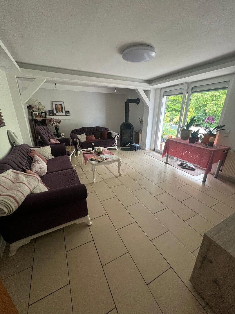 Predaj domu 350 m², pozemek 316 m², Im Stelle, Dettingen unter Teck, Bádensko-Wurttembersko Predaj domu 350 m², pozemek 316 m², Im Stelle, Dettingen unter Teck, Bádensko-Wurttembersko