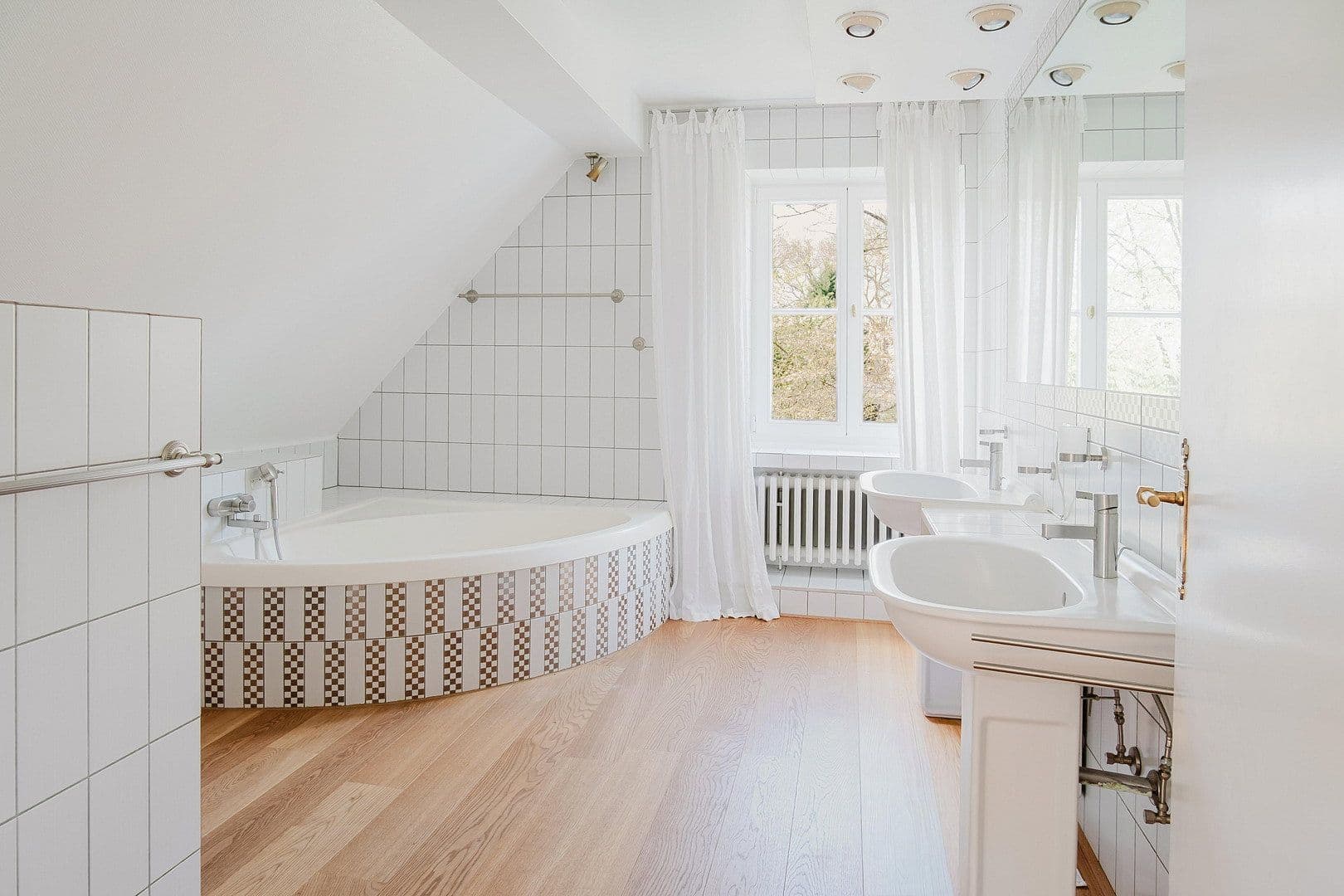 Predaj domu 286 m², pozemek 1.116 m², Krefeld, Severné Porýnie - Westfálsko Predaj domu 286 m², pozemek 1.116 m², Krefeld, Severné Porýnie - Westfálsko