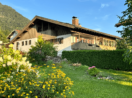 Predaj domu 165 m², pozemek 996 m², Hochgernweg 47, Unterwössen, Bavorsko Predaj domu 165 m², pozemek 996 m², Hochgernweg 47, Unterwössen, Bavorsko