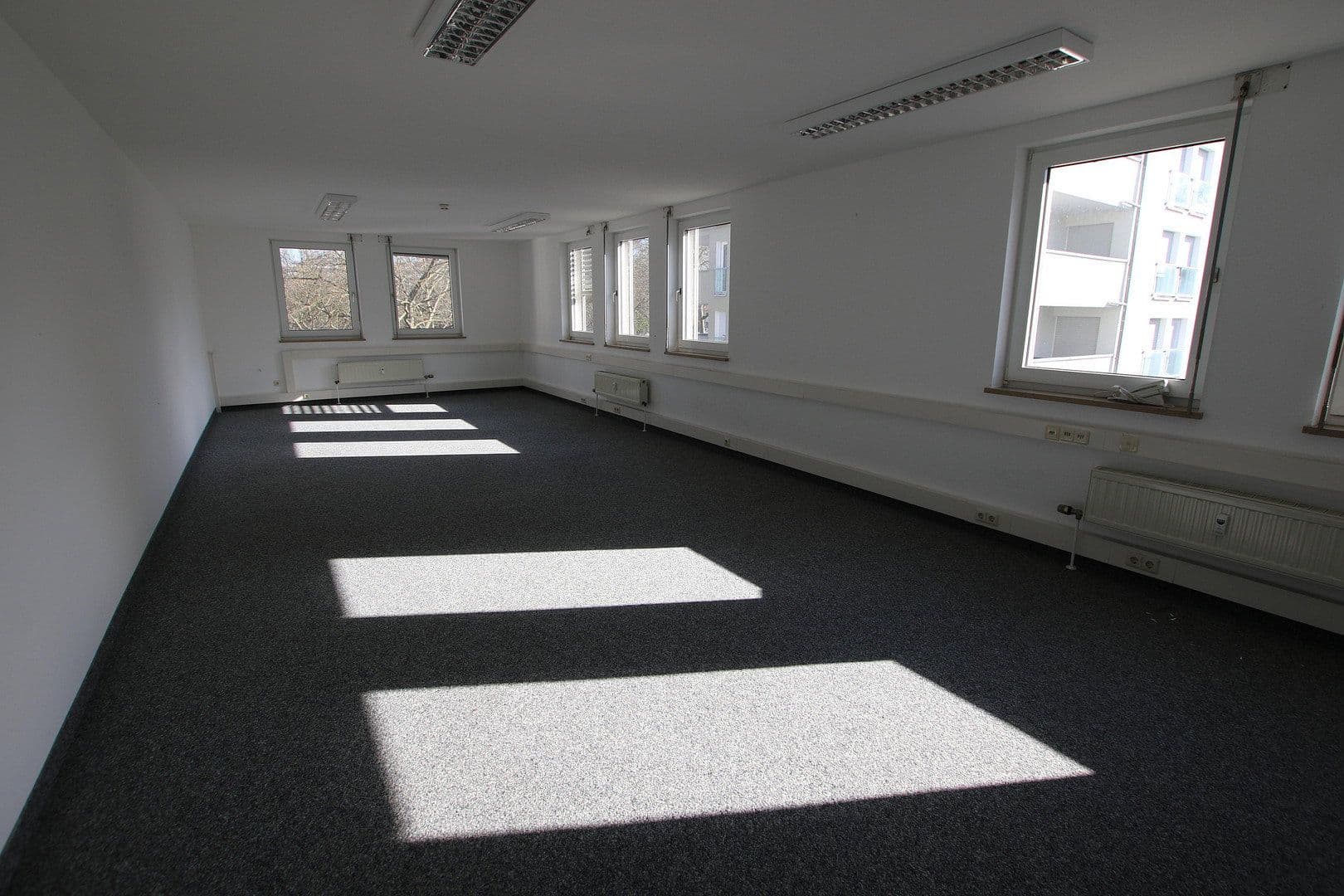 Predaj domu 4.016 m², pozemek 4.513 m², Heilbronn, Bádensko-Wurttembersko Predaj domu 4.016 m², pozemek 4.513 m², Heilbronn, Bádensko-Wurttembersko