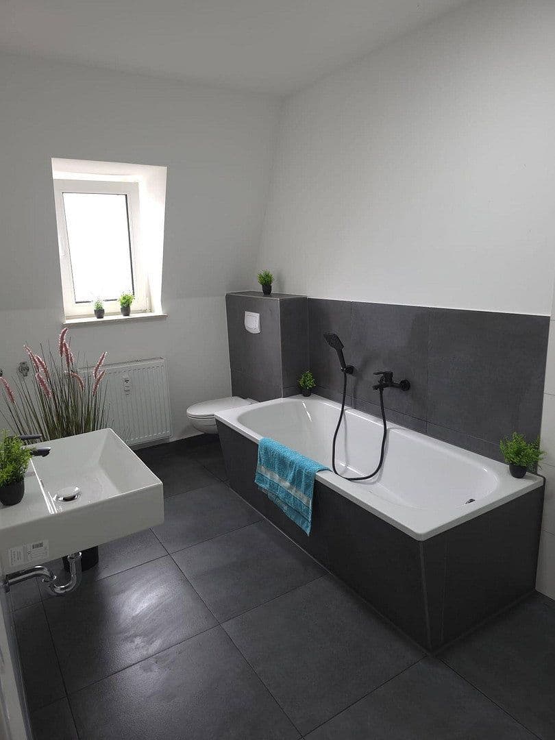 Prenájom bytu 3-izbový 71 m², Äußere Crimmitschauer Straße 33, Meerane, Sasko Prenájom bytu 3-izbový 71 m², Äußere Crimmitschauer Straße 33, Meerane, Sasko