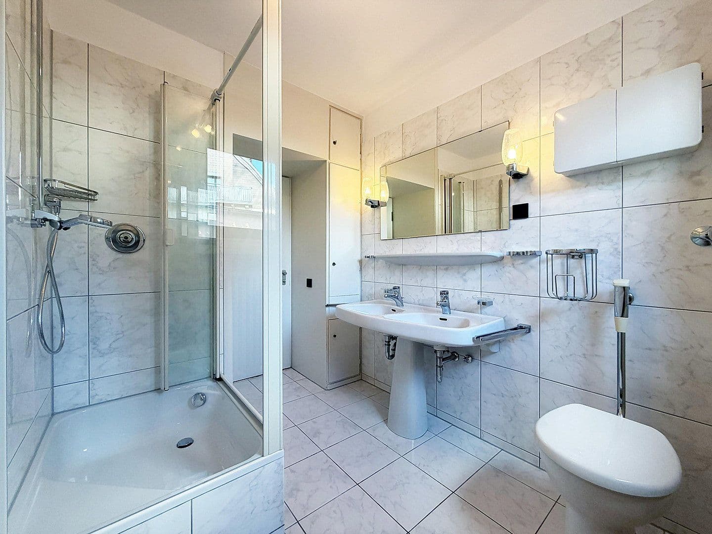 Predaj bytu 3-izbový 97 m², Penningsfelder Weg 89, Köln, Severné Porýnie - Westfálsko Predaj bytu 3-izbový 97 m², Penningsfelder Weg 89, Köln, Severné Porýnie - Westfálsko