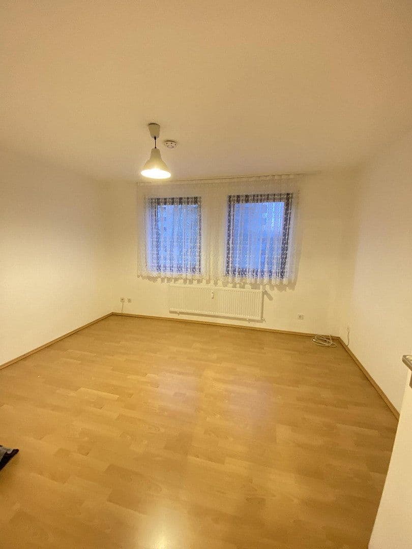 Prenájom bytu 3-izbový 94 m², Stuttgart, Bádensko-Wurttembersko Prenájom bytu 3-izbový 94 m², Stuttgart, Bádensko-Wurttembersko
