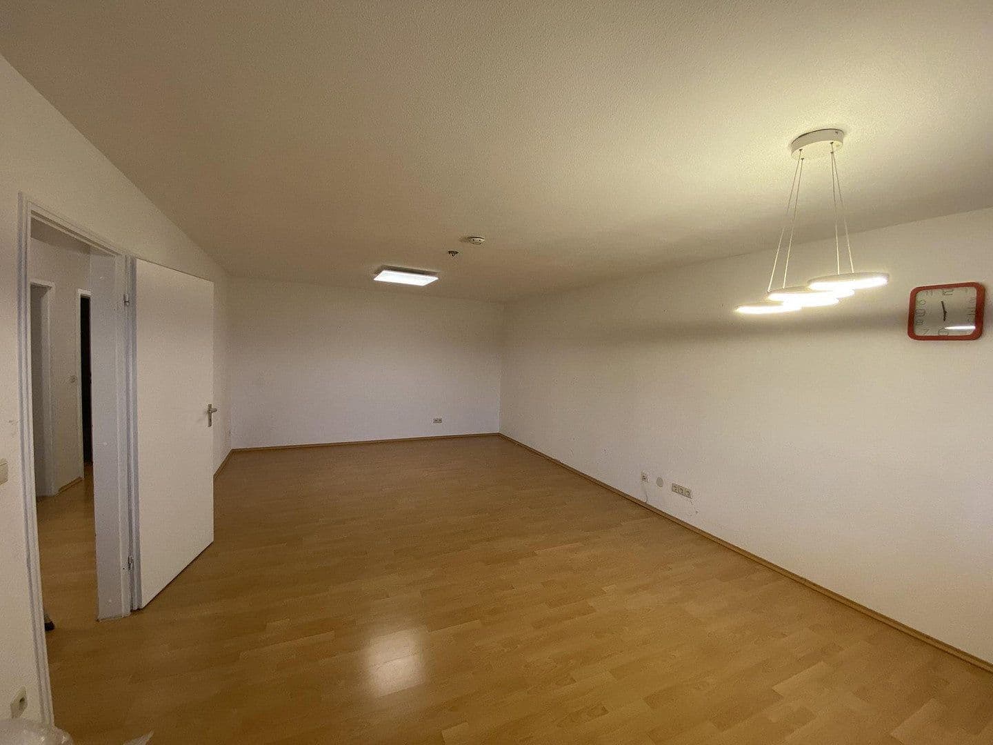 Prenájom bytu 3-izbový 94 m², Stuttgart, Bádensko-Wurttembersko Prenájom bytu 3-izbový 94 m², Stuttgart, Bádensko-Wurttembersko