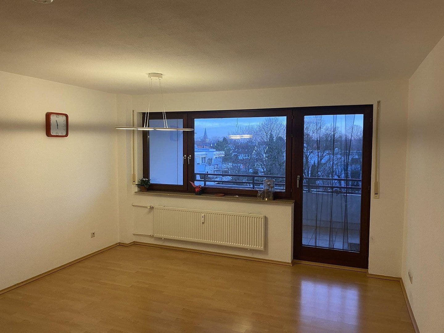 Prenájom bytu 3-izbový 94 m², Stuttgart, Bádensko-Wurttembersko Prenájom bytu 3-izbový 94 m², Stuttgart, Bádensko-Wurttembersko
