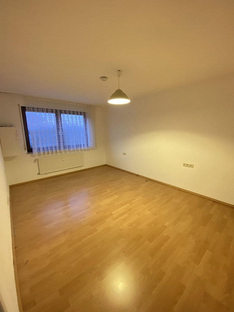 Prenájom bytu 3-izbový 94 m², Stuttgart, Bádensko-Wurttembersko Prenájom bytu 3-izbový 94 m², Stuttgart, Bádensko-Wurttembersko