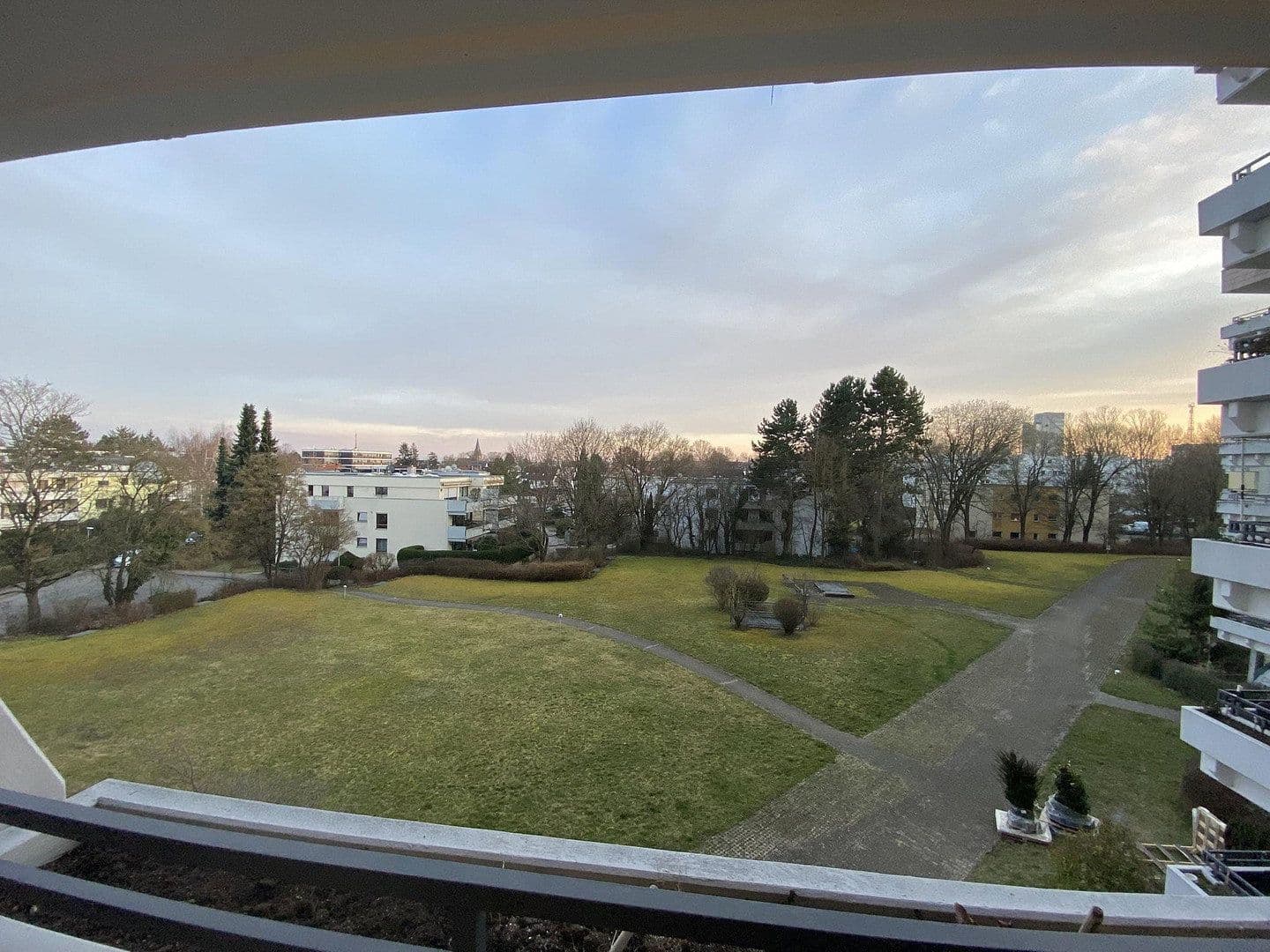 Prenájom bytu 3-izbový 94 m², Stuttgart, Bádensko-Wurttembersko Prenájom bytu 3-izbový 94 m², Stuttgart, Bádensko-Wurttembersko