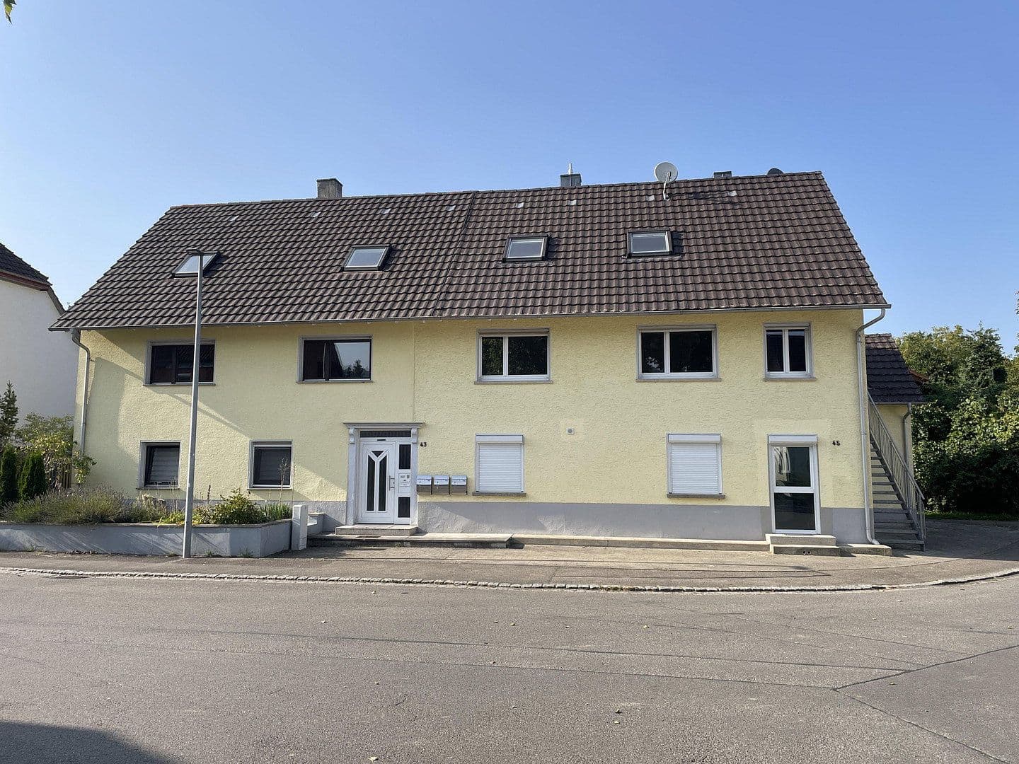 Prenájom bytu 4-izbový 104 m², Rielasingen-Worblingen, Bádensko-Wurttembersko Prenájom bytu 4-izbový 104 m², Rielasingen-Worblingen, Bádensko-Wurttembersko