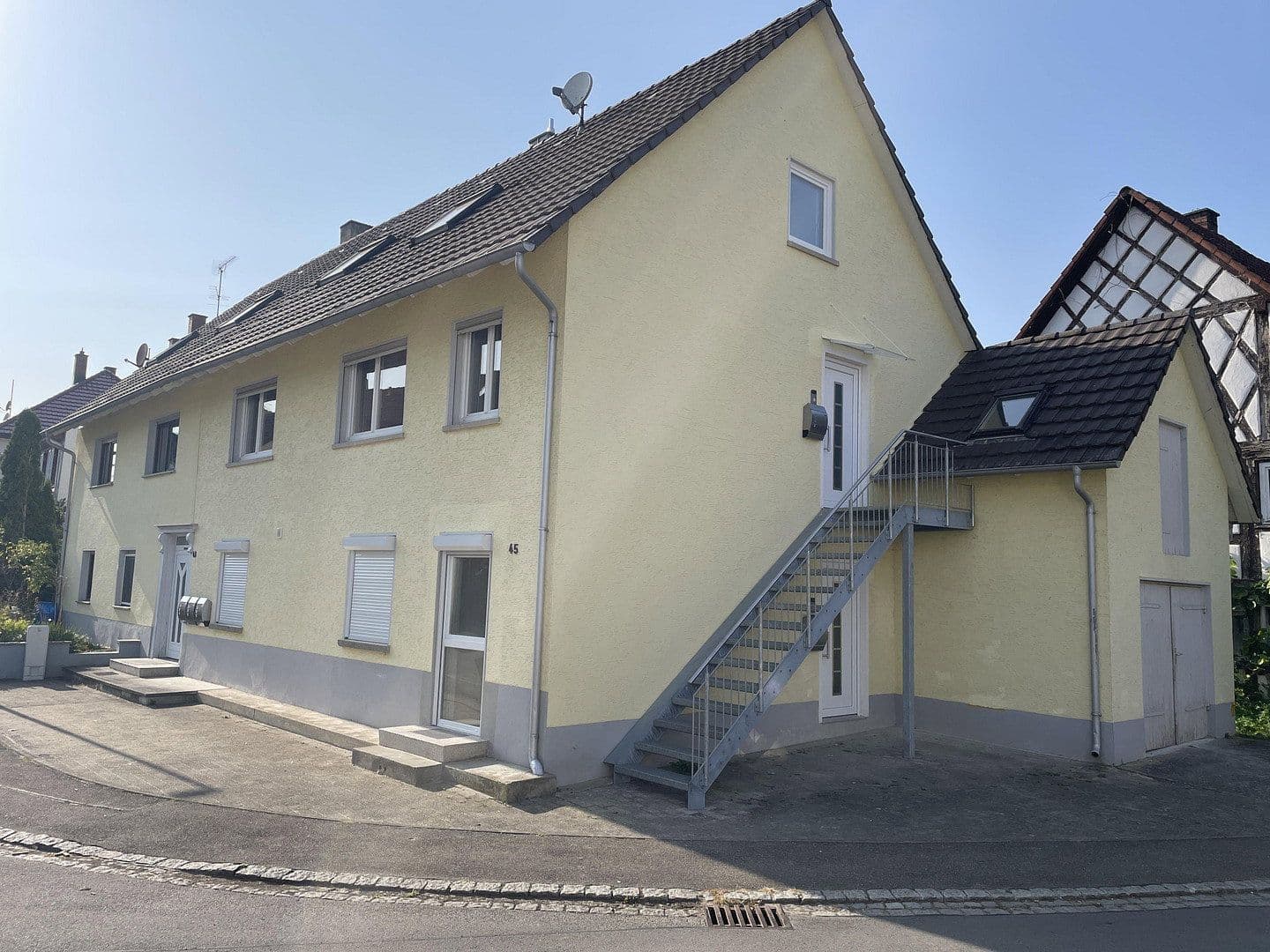 Prenájom bytu 4-izbový 104 m², Rielasingen-Worblingen, Bádensko-Wurttembersko Prenájom bytu 4-izbový 104 m², Rielasingen-Worblingen, Bádensko-Wurttembersko