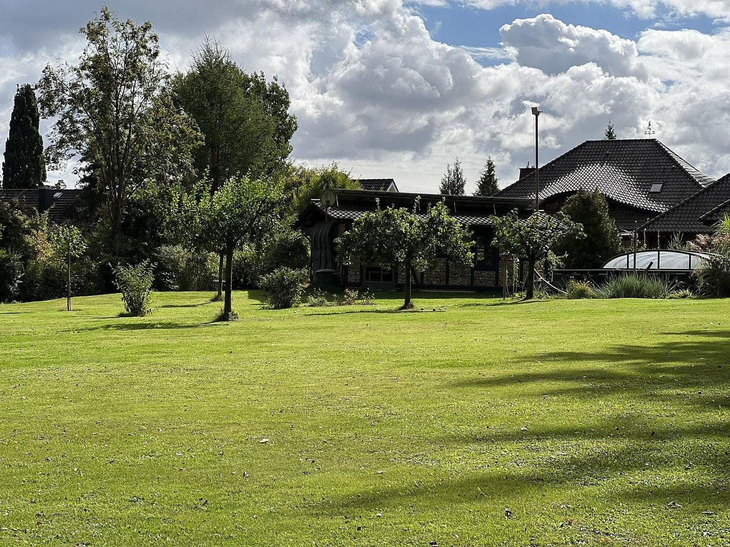 Predaj domu 263 m², pozemek 4.800 m², Rödinghausen, Severné Porýnie - Westfálsko Predaj domu 263 m², pozemek 4.800 m², Rödinghausen, Severné Porýnie - Westfálsko