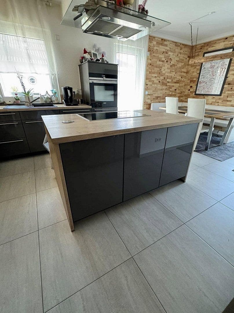 Predaj bytu 4-izbový 129 m², Frankfurt Am Main, Hesensko Predaj bytu 4-izbový 129 m², Frankfurt Am Main, Hesensko