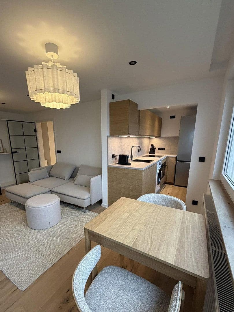 Prenájom bytu 2-izbový 50 m², Reichenaustraße 25, München, Bavorsko Prenájom bytu 2-izbový 50 m², Reichenaustraße 25, München, Bavorsko