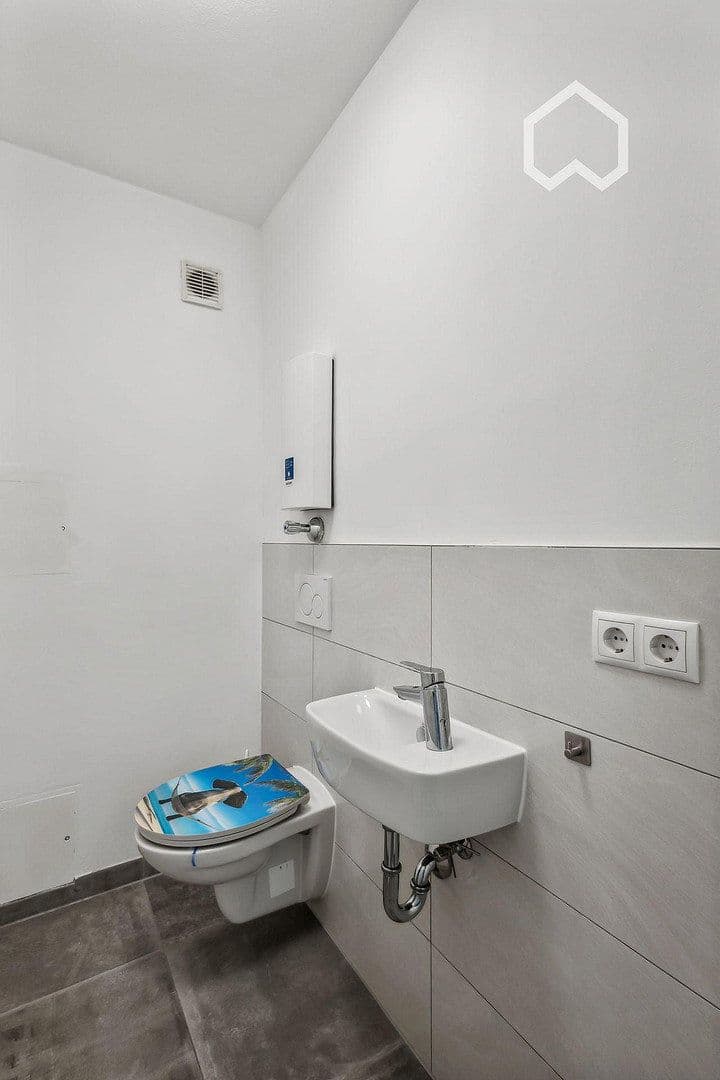 Prenájom bytu 1-izbový 80 m², Haunstetter Str 95, Augsburg, Bavorsko Prenájom bytu 1-izbový 80 m², Haunstetter Str 95, Augsburg, Bavorsko