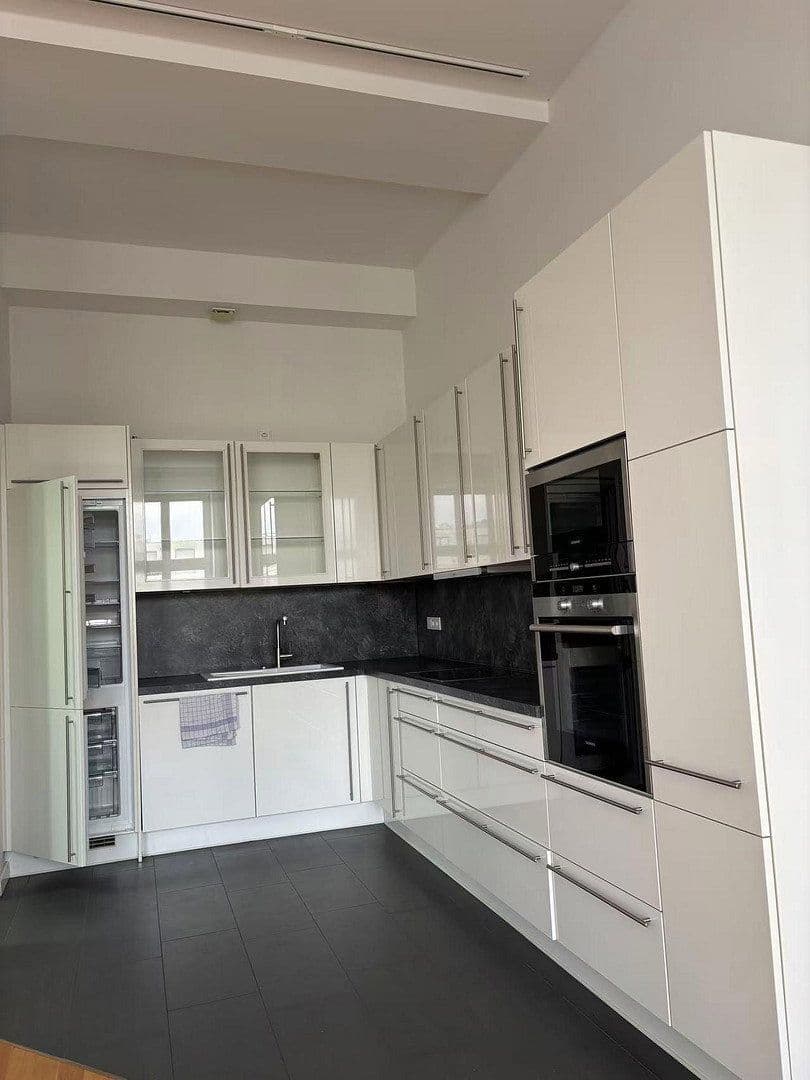 Predaj bytu 3-izbový 107 m², Berlin, Berlín Predaj bytu 3-izbový 107 m², Berlin, Berlín