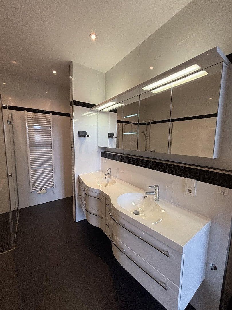 Predaj bytu 3-izbový 107 m², Berlin, Berlín Predaj bytu 3-izbový 107 m², Berlin, Berlín