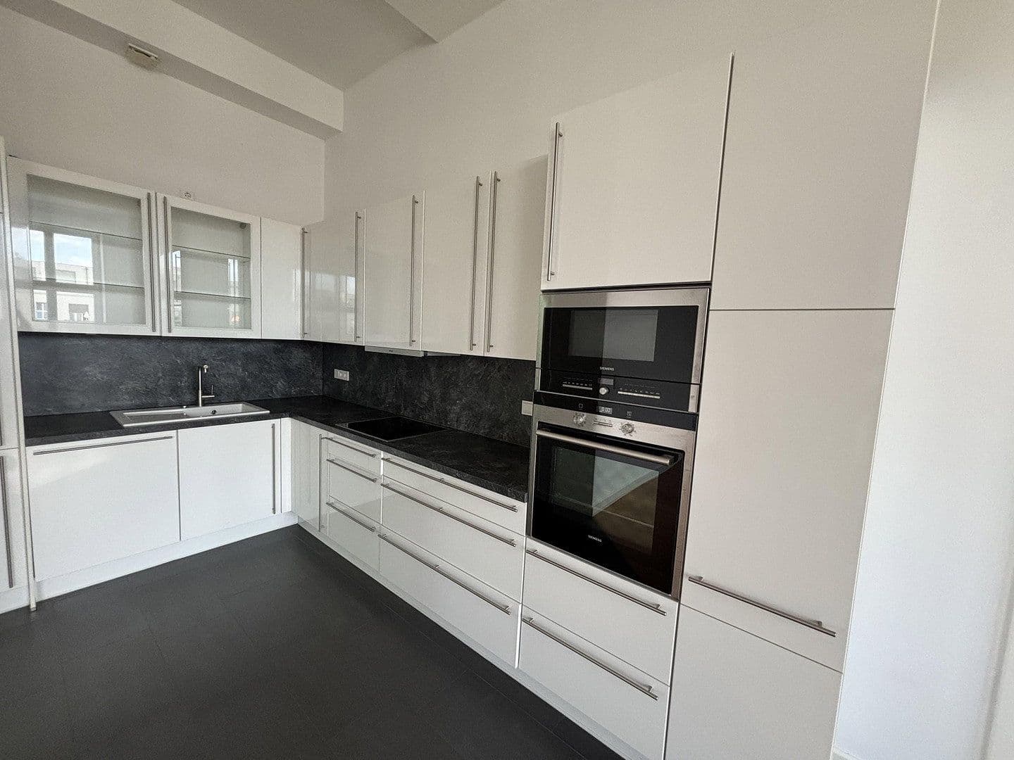 Predaj bytu 3-izbový 107 m², Berlin, Berlín Predaj bytu 3-izbový 107 m², Berlin, Berlín