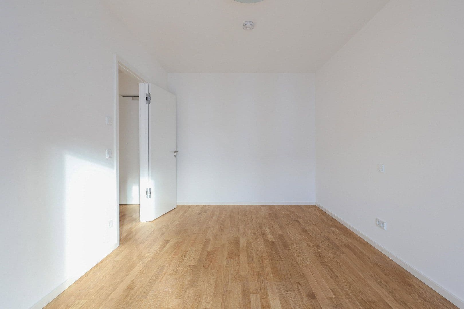 Prenájom bytu 2-izbový 56 m², Berlin, Berlín Prenájom bytu 2-izbový 56 m², Berlin, Berlín