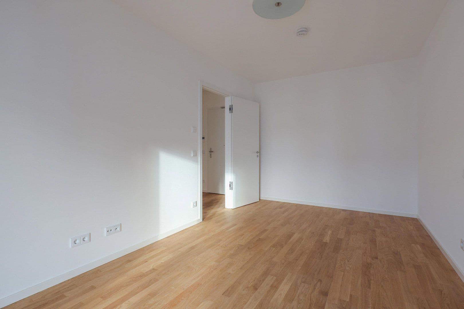 Prenájom bytu 2-izbový 56 m², Berlin, Berlín Prenájom bytu 2-izbový 56 m², Berlin, Berlín