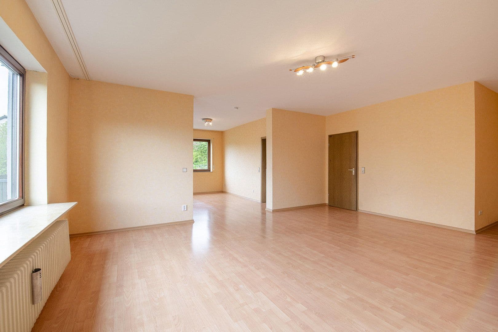 Predaj domu 234 m², pozemek 384 m², Kleinrinderfeld, Bavorsko Predaj domu 234 m², pozemek 384 m², Kleinrinderfeld, Bavorsko