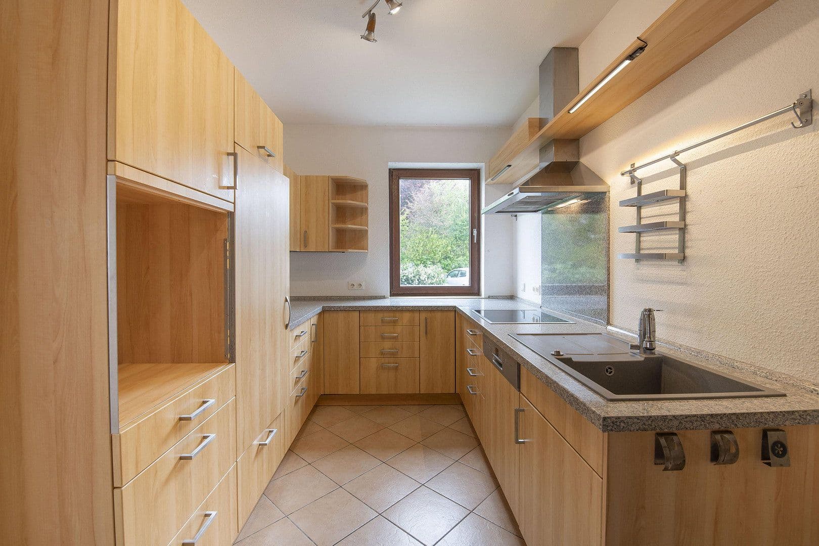 Predaj domu 234 m², pozemek 384 m², Kleinrinderfeld, Bavorsko Predaj domu 234 m², pozemek 384 m², Kleinrinderfeld, Bavorsko