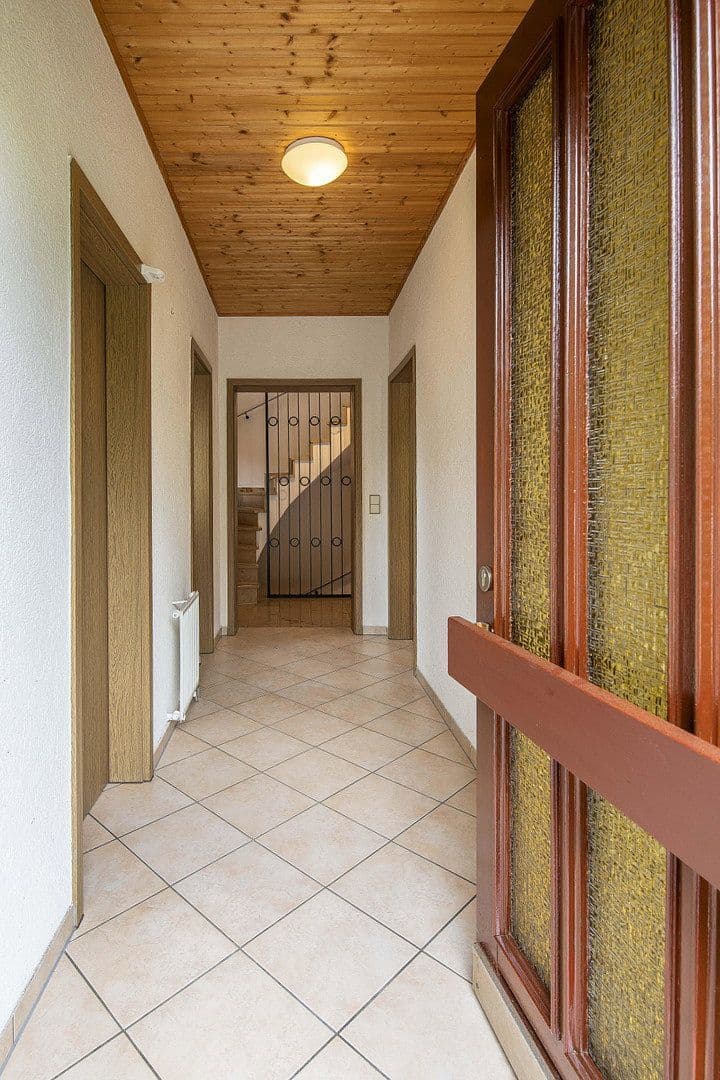 Predaj domu 234 m², pozemek 384 m², Kleinrinderfeld, Bavorsko Predaj domu 234 m², pozemek 384 m², Kleinrinderfeld, Bavorsko