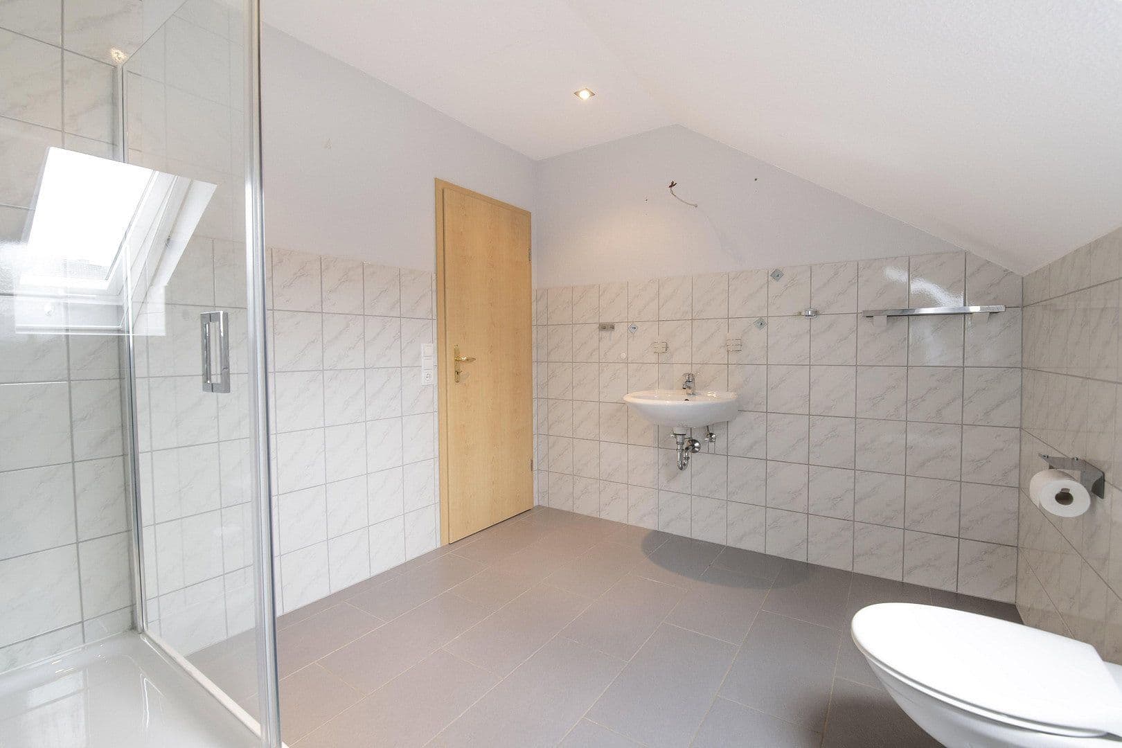 Predaj domu 234 m², pozemek 384 m², Kleinrinderfeld, Bavorsko Predaj domu 234 m², pozemek 384 m², Kleinrinderfeld, Bavorsko
