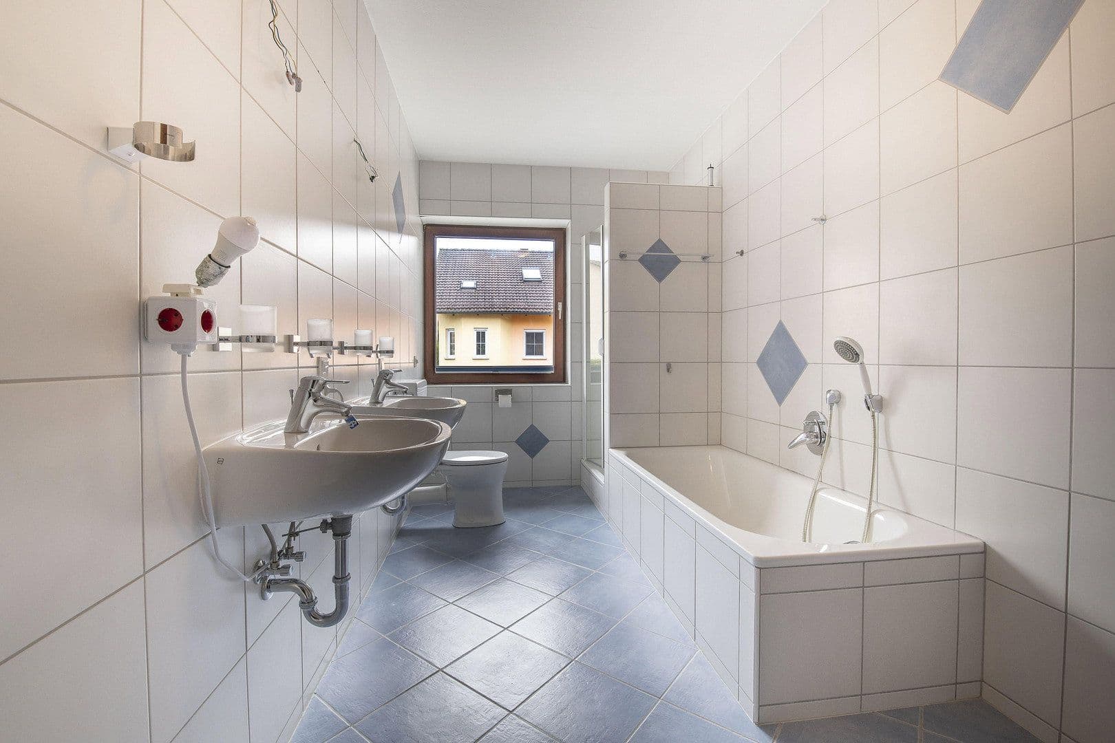 Predaj domu 234 m², pozemek 384 m², Kleinrinderfeld, Bavorsko Predaj domu 234 m², pozemek 384 m², Kleinrinderfeld, Bavorsko