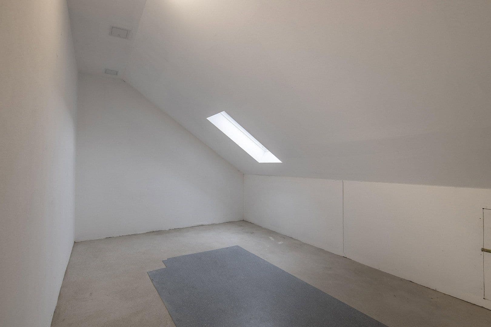 Predaj domu 234 m², pozemek 384 m², Kleinrinderfeld, Bavorsko Predaj domu 234 m², pozemek 384 m², Kleinrinderfeld, Bavorsko