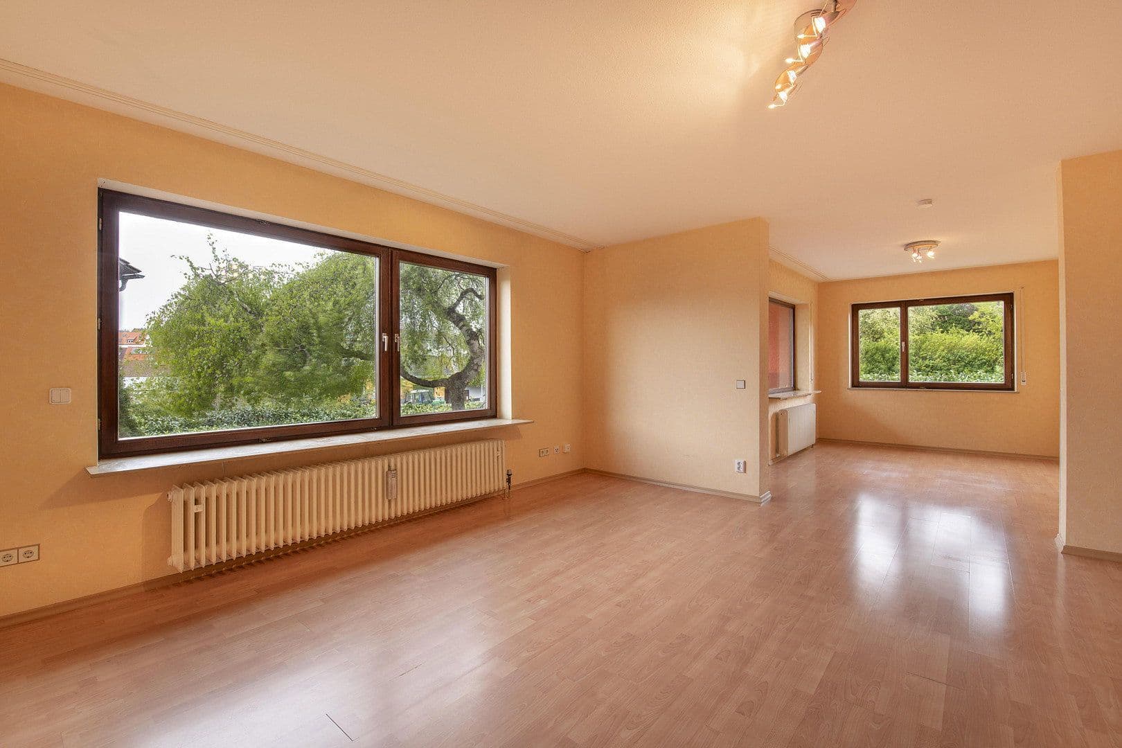 Predaj domu 234 m², pozemek 384 m², Kleinrinderfeld, Bavorsko Predaj domu 234 m², pozemek 384 m², Kleinrinderfeld, Bavorsko