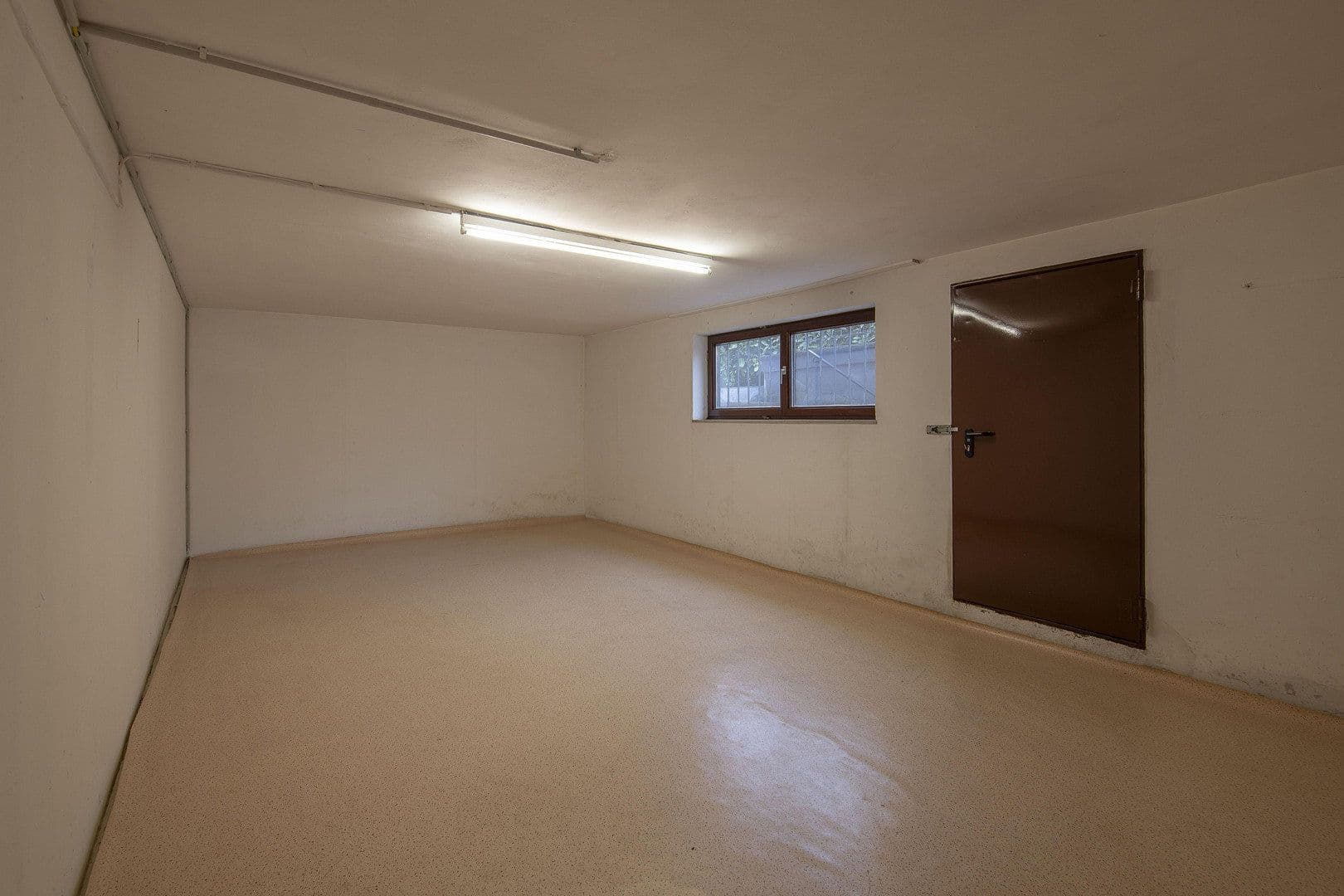 Predaj domu 234 m², pozemek 384 m², Kleinrinderfeld, Bavorsko Predaj domu 234 m², pozemek 384 m², Kleinrinderfeld, Bavorsko