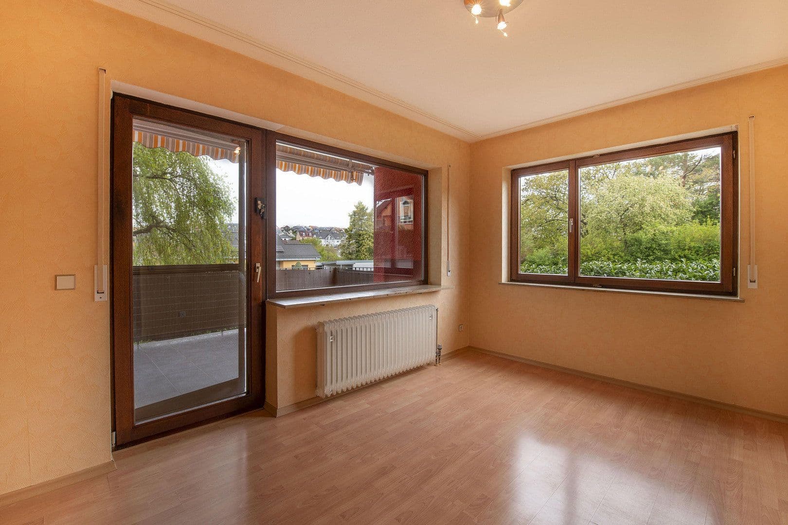 Predaj domu 234 m², pozemek 384 m², Kleinrinderfeld, Bavorsko Predaj domu 234 m², pozemek 384 m², Kleinrinderfeld, Bavorsko