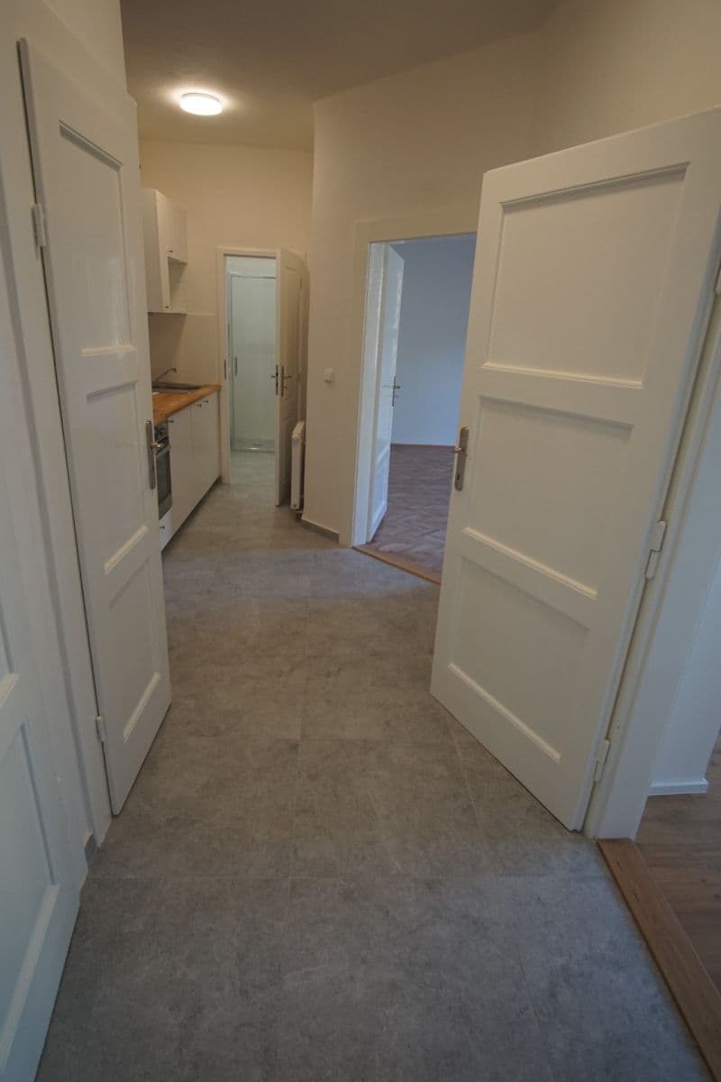 Prenájom bytu 3-izbový 58 m², Biskupcova, Praha, Praha Prenájom bytu 3-izbový 58 m², Biskupcova, Praha, Praha