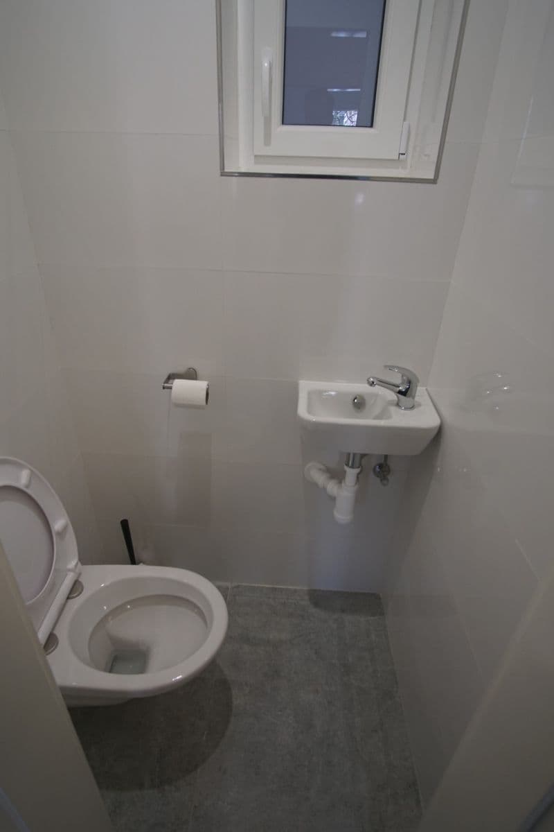 Prenájom bytu 3-izbový 58 m², Biskupcova, Praha, Praha Prenájom bytu 3-izbový 58 m², Biskupcova, Praha, Praha