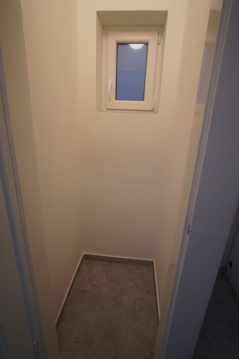 Prenájom bytu 3-izbový 58 m², Biskupcova, Praha, Praha Prenájom bytu 3-izbový 58 m², Biskupcova, Praha, Praha