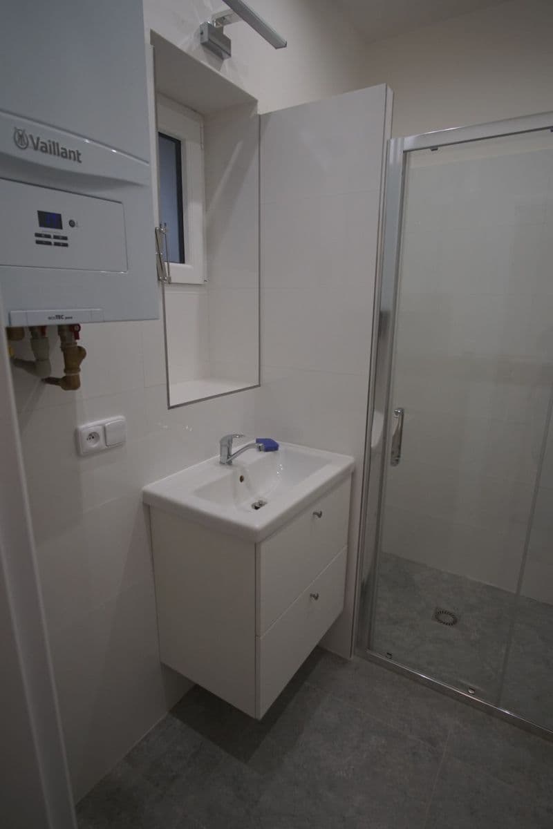 Prenájom bytu 3-izbový 58 m², Biskupcova, Praha, Praha Prenájom bytu 3-izbový 58 m², Biskupcova, Praha, Praha