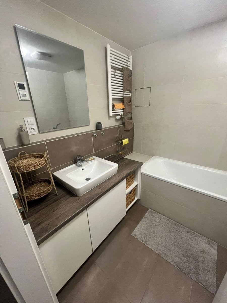 Prenájom bytu 1-izbový 49 m², Zvěřinova, Praha, Praha Prenájom bytu 1-izbový 49 m², Zvěřinova, Praha, Praha