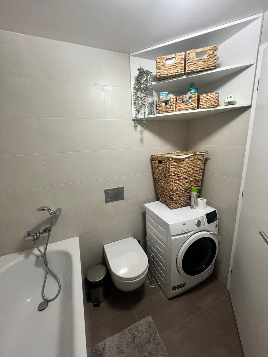 Prenájom bytu 1-izbový 49 m², Zvěřinova, Praha, Praha Prenájom bytu 1-izbový 49 m², Zvěřinova, Praha, Praha