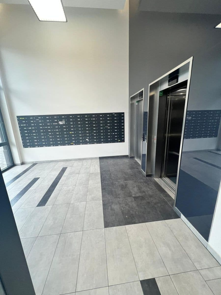 Prenájom bytu 1-izbový 49 m², Zvěřinova, Praha, Praha Prenájom bytu 1-izbový 49 m², Zvěřinova, Praha, Praha